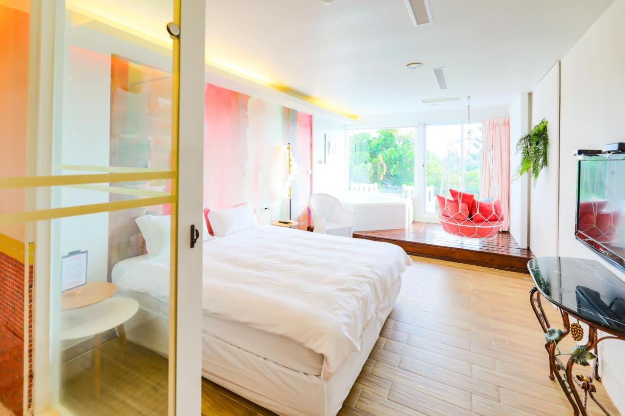 墾丁戀戀星辰湖畔莊園 星辰館 Hotel Longshui Bagian luar foto
